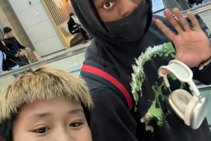 pg电子-黄博文晒儿子与甲亢哥合影：偶遇甲亢哥，给小朋友激动坏了