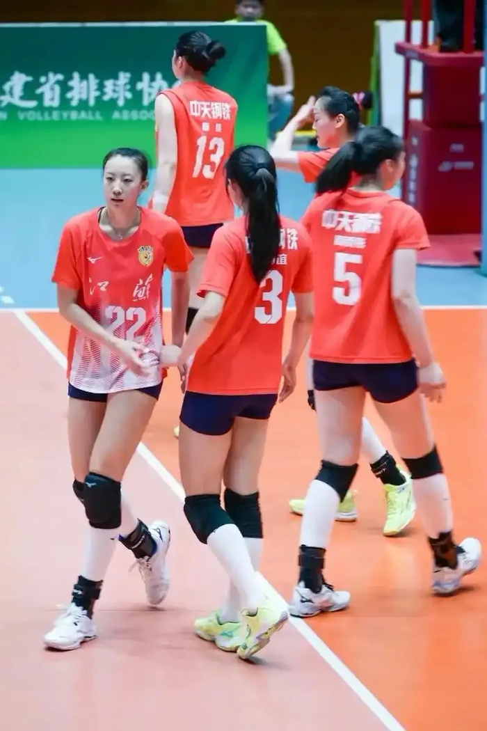 再对上海，江苏女排怎么赢？做好发接好，拦防范赖克，给新人机会|吴梦洁|范泊宁|周页彤|郭中楠|唐欣_新浪体育_新浪新闻