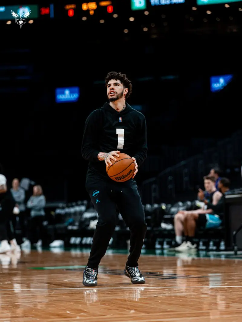 pg电子-挥汗如雨！黄蜂官方Ins晒众球员训练照：在TD花园投篮